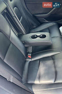 Седан Tesla Model 3 2021 в 