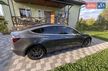 Седан Tesla Model 3 2018 в Шептицькому