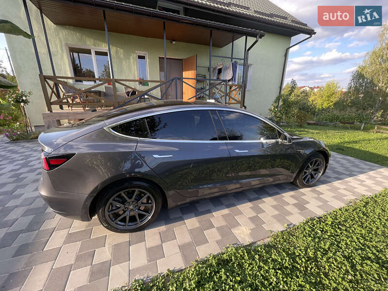 Седан Tesla Model 3 2018 в 