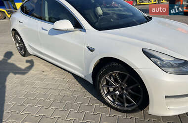 Седан Tesla Model 3 2020 в 