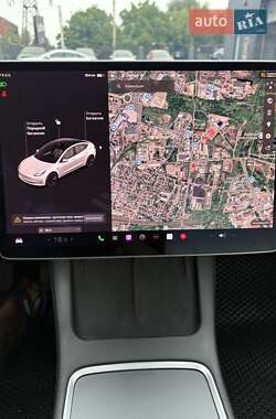 Седан Tesla Model 3 2021 в 