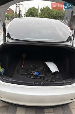 Седан Tesla Model 3 2021 в 