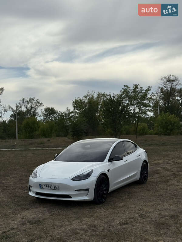 Седан Tesla Model 3 2022 в Кропивницком
