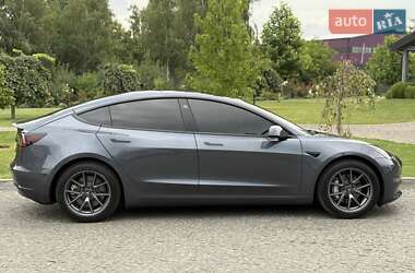 Седан Tesla Model 3 2022 в 