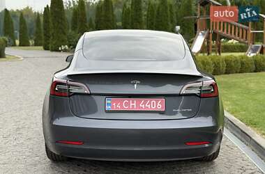Седан Tesla Model 3 2022 в 