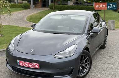 Седан Tesla Model 3 2022 в 