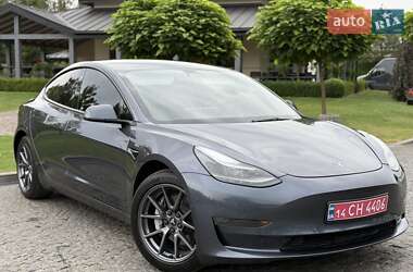Седан Tesla Model 3 2022 в 