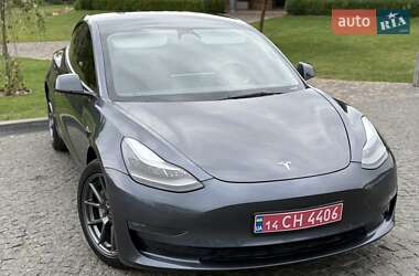 Седан Tesla Model 3 2022 в 