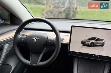 Седан Tesla Model 3 2022 в 