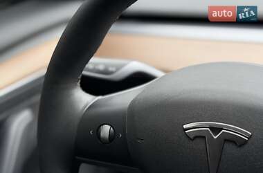 Седан Tesla Model 3 2022 в 