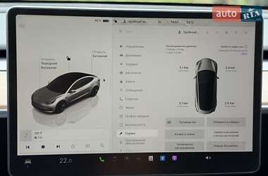 Седан Tesla Model 3 2022 в 