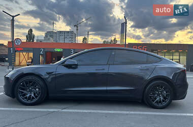 Седан Tesla Model 3 2024 в 