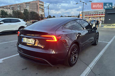 Седан Tesla Model 3 2024 в 
