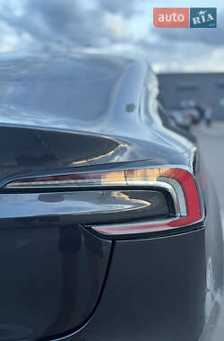 Седан Tesla Model 3 2024 в 