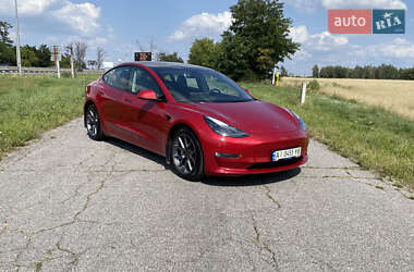 Седан Tesla Model 3 2022 в 