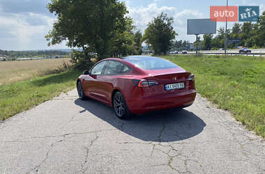 Седан Tesla Model 3 2022 в 
