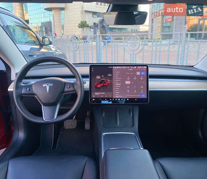 Седан Tesla Model 3 2022 в Киеве