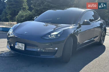 Седан Tesla Model 3 2022 в 