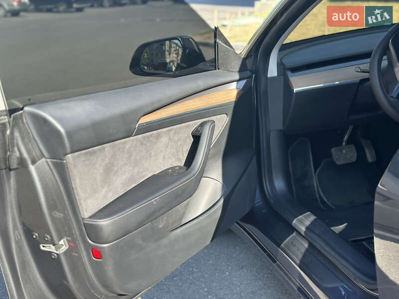 Седан Tesla Model 3 2022 в Днепре