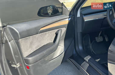 Седан Tesla Model 3 2022 в 