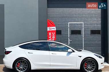 Седан Tesla Model 3 2022 в 