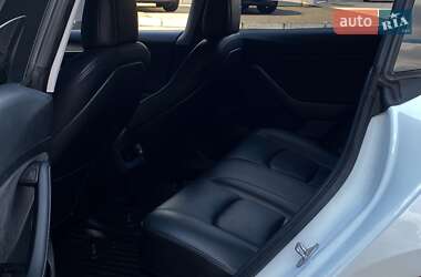 Седан Tesla Model 3 2022 в 