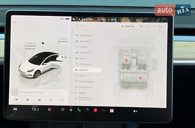 Седан Tesla Model 3 2022 в 