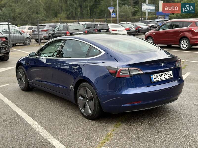 Седан Tesla Model 3 2019 в Киеве