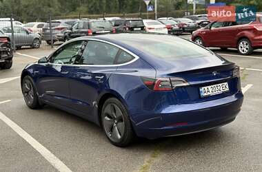 Седан Tesla Model 3 2019 в 