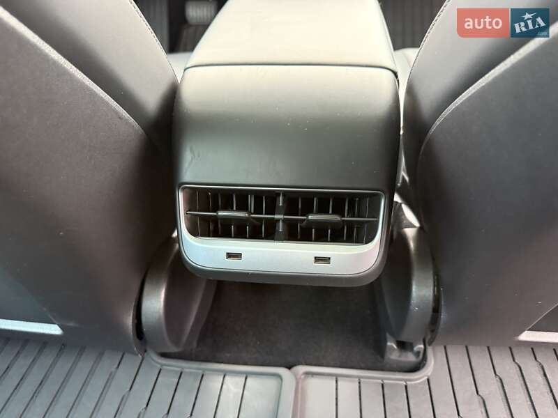 Седан Tesla Model 3 2019 в Киеве