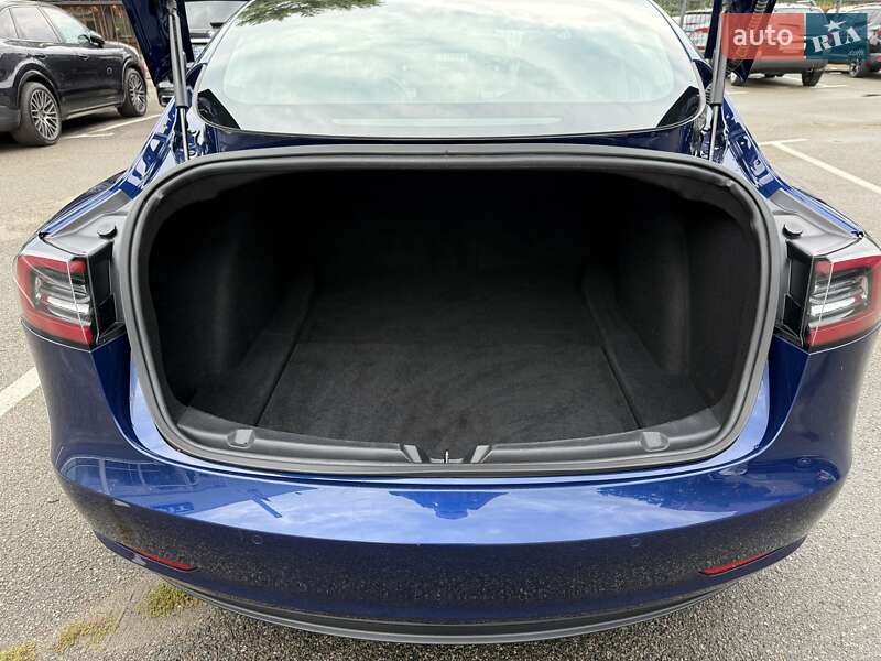Седан Tesla Model 3 2019 в Киеве
