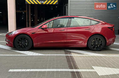 Седан Tesla Model 3 2022 в 