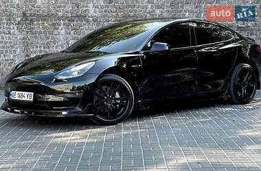 Седан Tesla Model 3 2022 в 