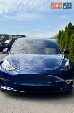 Седан Tesla Model 3 2020 в 