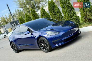 Седан Tesla Model 3 2020 в 