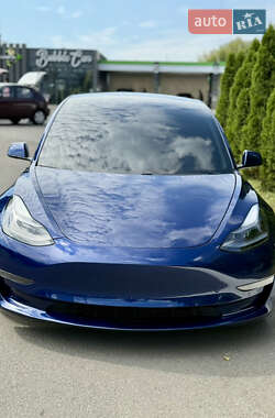 Седан Tesla Model 3 2020 в 