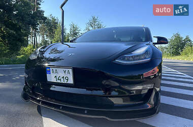 Седан Tesla Model 3 2018 в 