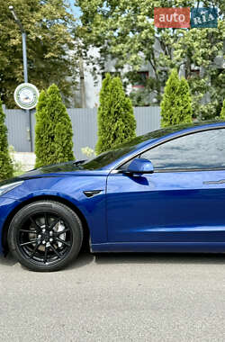 Седан Tesla Model 3 2020 в 