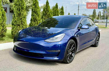 Седан Tesla Model 3 2020 в 