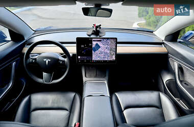 Седан Tesla Model 3 2020 в 