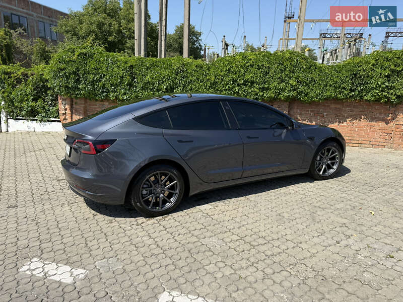 Седан Tesla Model 3 2023 в Чернівцях фото 13 Седан Tesla Model 3 2023 в Чернівцях