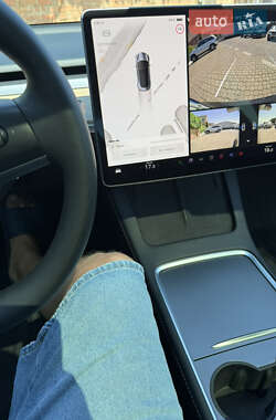Седан Tesla Model 3 2023 в 