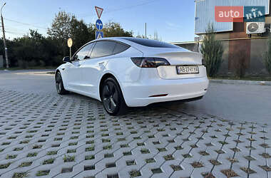 Седан Tesla Model 3 2022 в 