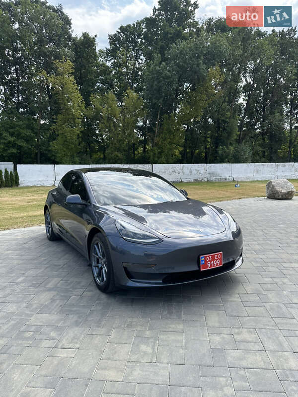 Седан Tesla Model 3 2023 в 