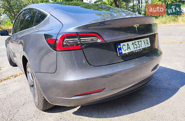 Седан Tesla Model 3 2020 в 
