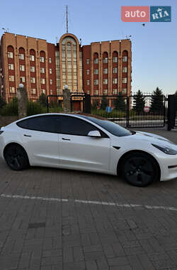 Седан Tesla Model 3 2022 в 