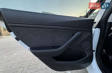 Седан Tesla Model 3 2022 в 
