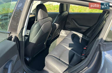 Седан Tesla Model 3 2020 в 