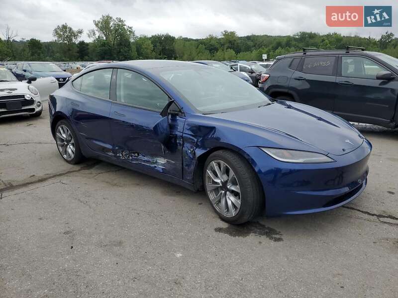 Седан Tesla Model 3 2024 в Києві