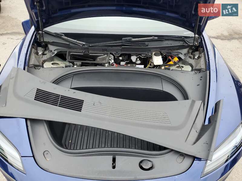 Седан Tesla Model 3 2024 в Києві